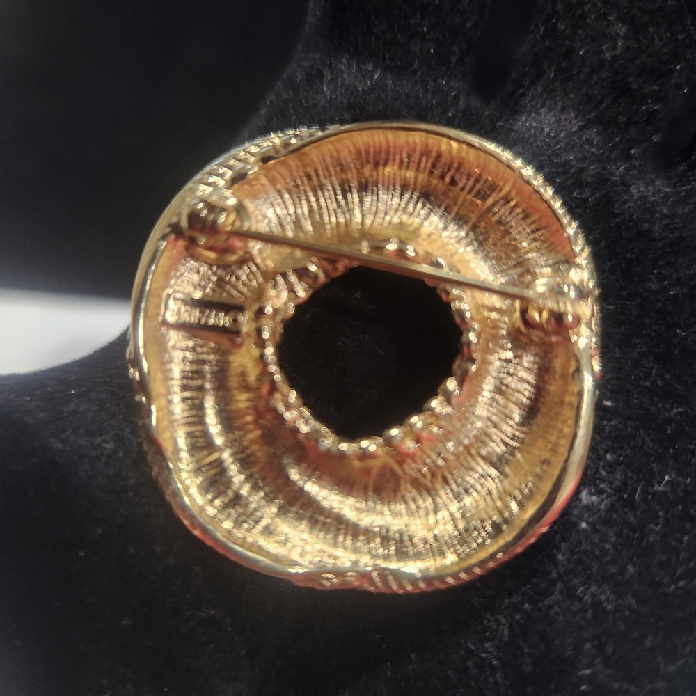 Vintage Trifari Gold Tone Circle Brooch Textured Rope Beaded Wreath Pin Signed - Picture 5 of 9